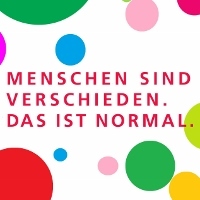 Bunte Kugeln und ein Schriftzug: Menschen sind verschieden. Das ist normal.