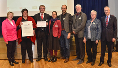 Der "kleine Unterschied" macht das Projekt der Fachklinik Thomas Morus aus. Im Kern geht es um Vater-Kind-Maßnahmen, die auf Norderney durchgeführt werden. Laudator war Dr. Jörg Berlin von der Kassenärztlichen Vereinigung Niedersachsen (gan