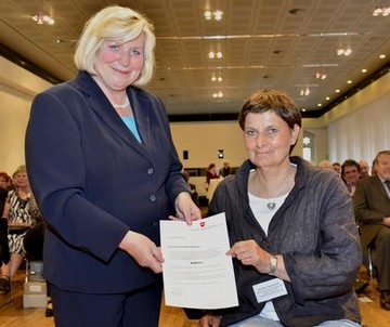 Frau Ministerin Rundt mit Andrea Hammann, Behindertenbeauftragte der Stadt Hannover