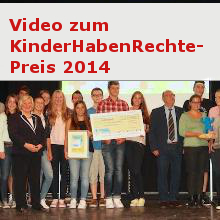 Ministerin RUndt bei der Preisverleihung des KinderHabenRechtePreis 2014 mit den Preisträgern