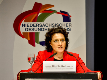 Niedersachsens Sozial- und Gesundheitsministerin Carola Reimann eröffnet die feierliche Preisverleihung zum 7. Niedersächsischen Gesundheitspreis