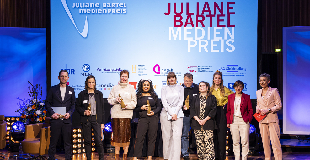 Preisträgerinnen und Preisträger mit Staatssekretärin Dr. Christine Arbogast