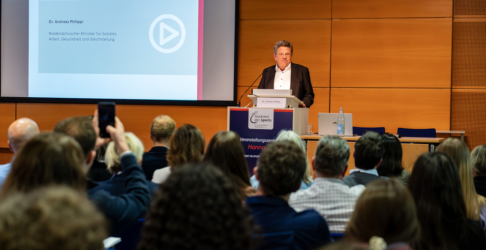 Minister Philippi bei der Start-Guides-Veranstaltung
